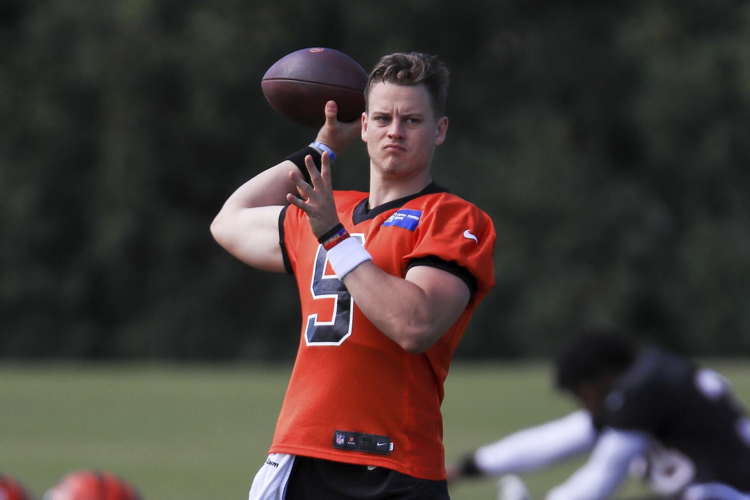 Bengals QB Joe Burrow feels the love from his hometown in Ohio - Los  Angeles Times