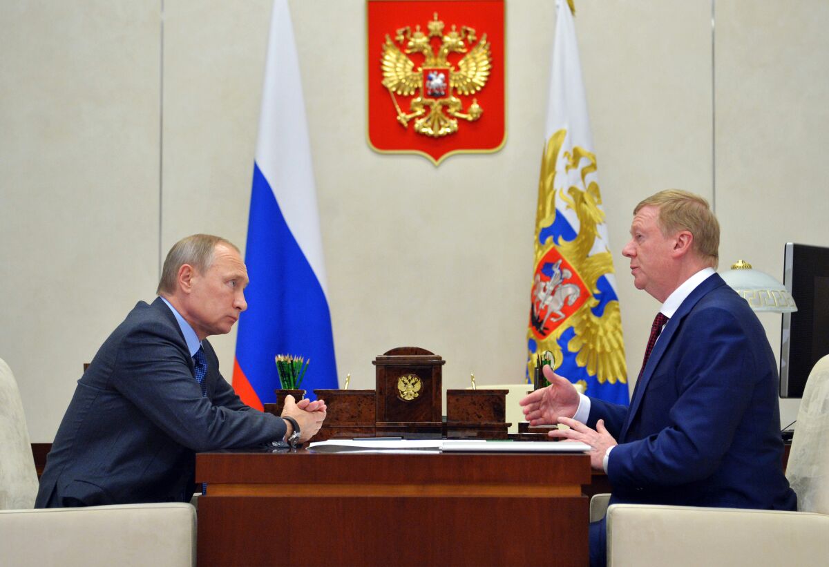 Russian President Vladimir Putin and climate change envoy Anatoly Chubais