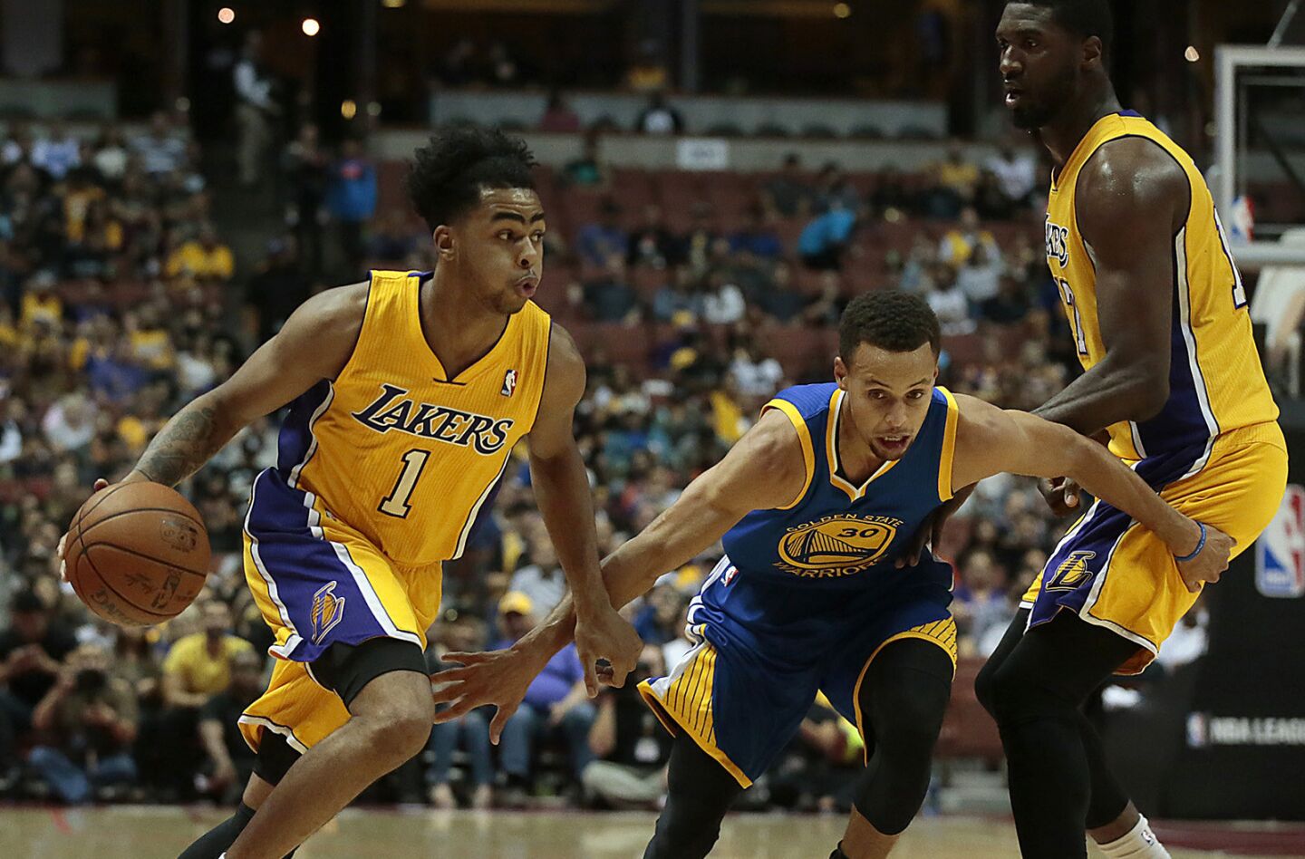 Lakers hope to spoil Golden State Warriors' quest for NBA's best start ever