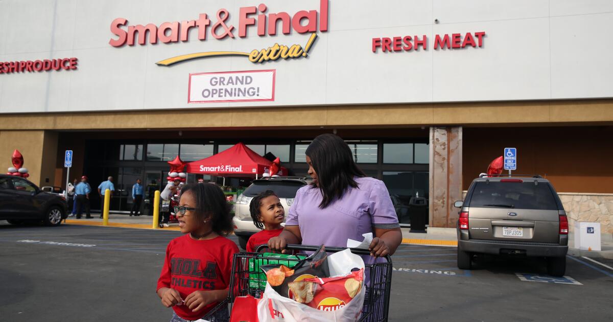 Smart & Final faces $10,000 citation from city of L.A. over alleged discrimination of shopper
