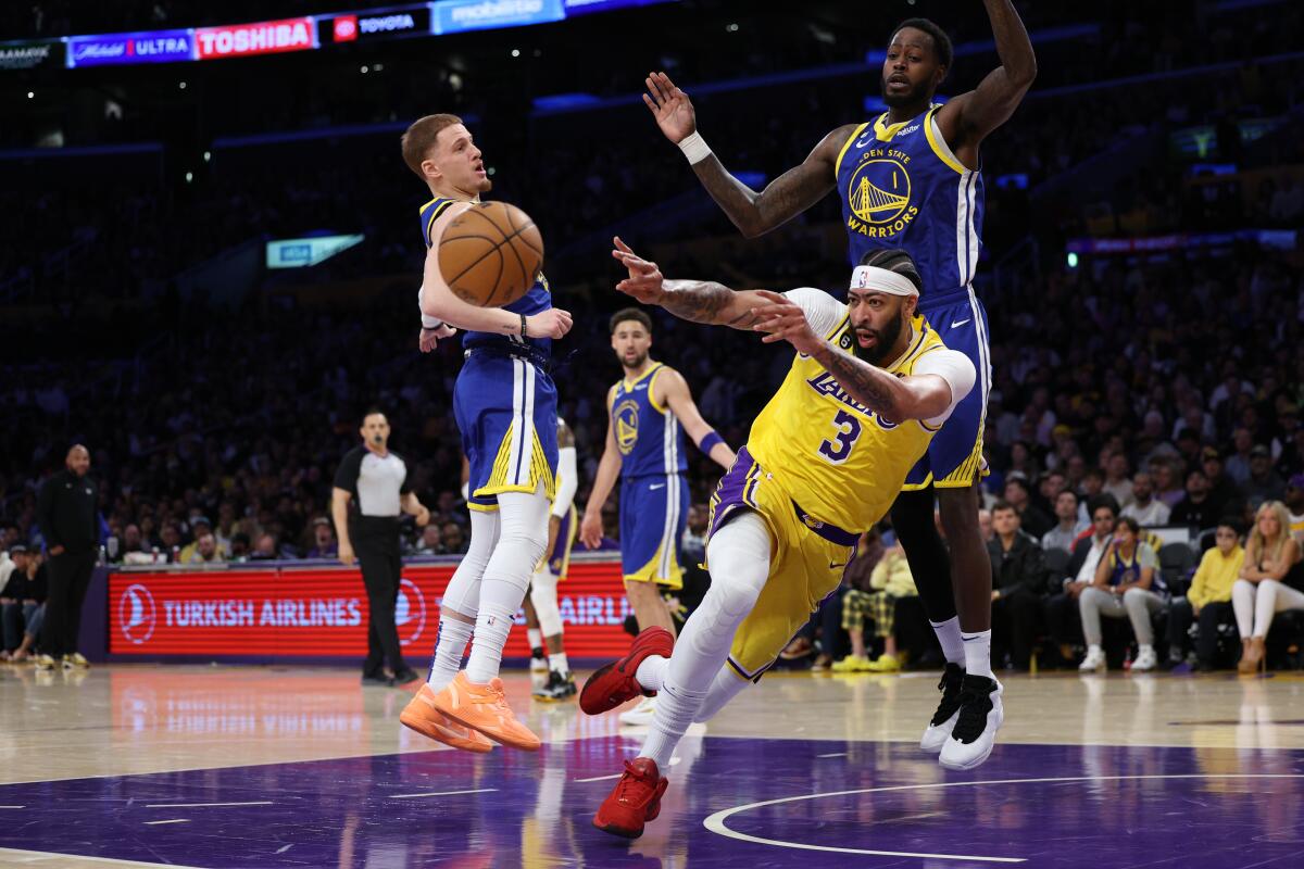 Los Angeles Lakers' Anthony Davis (back spasms) expects to play