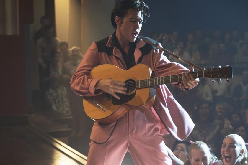 En esta imagen difundida por Warner Bros. Pictures, Austin Butler en una escena de "Elvis". (Warner Bros. Pictures vía AP)