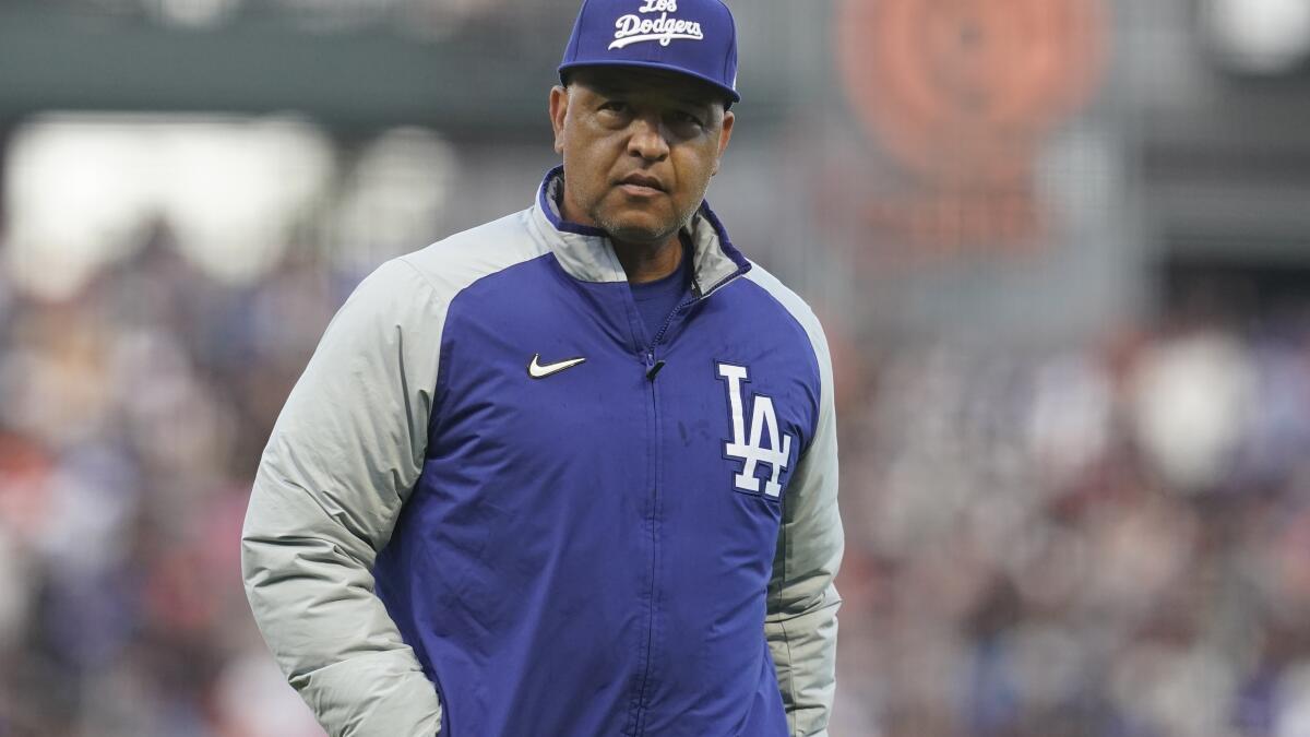 Dodgers' Dave Roberts Isn't Managing Like a Rookie - The New York