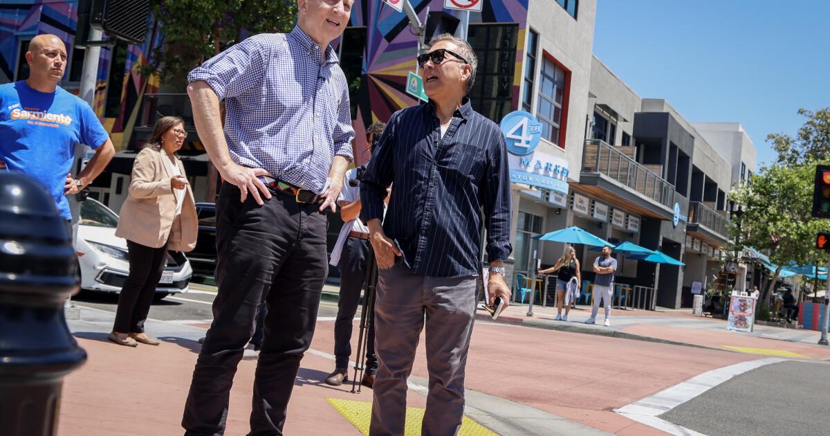 Tom Steyer a interrogé les électeurs latinos à Santa Ana. A-t-il réussi ?