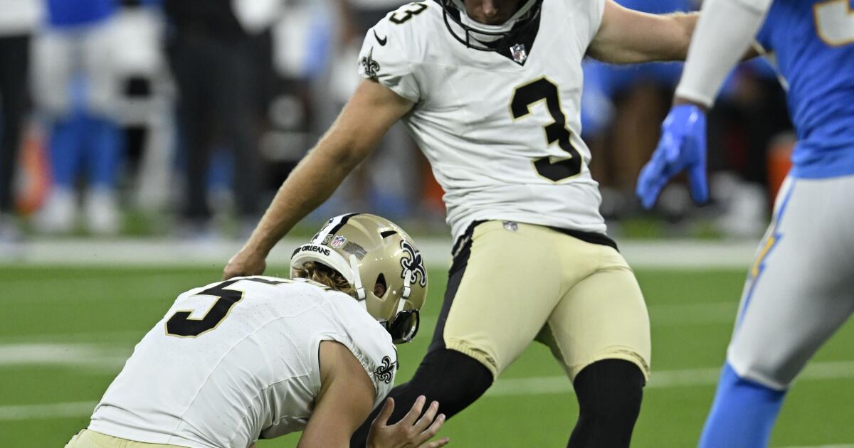 Broncos acquire kicker Lutz from Saints, trade Okwuegbunam to Eagles