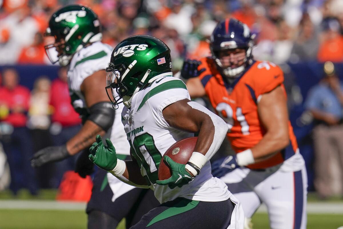 Hall hurt after 62-yard TD in Jets' 16-9 win over Broncos - The San Diego  Union-Tribune