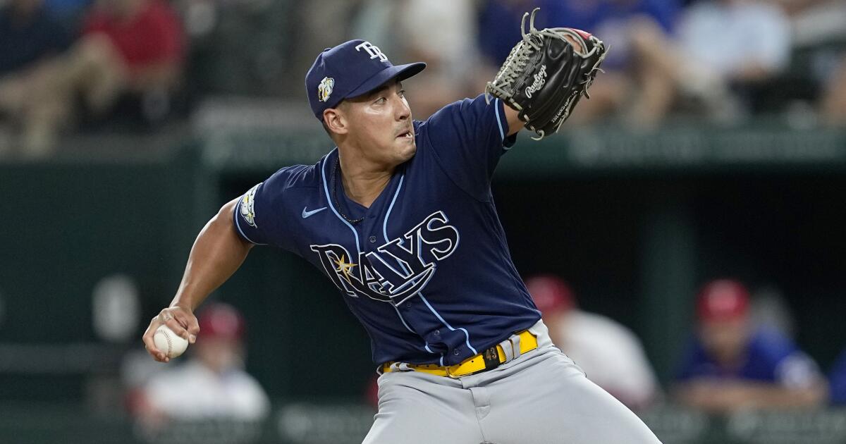 Reliever Robert Stephenson signs three-year deal with the Angels