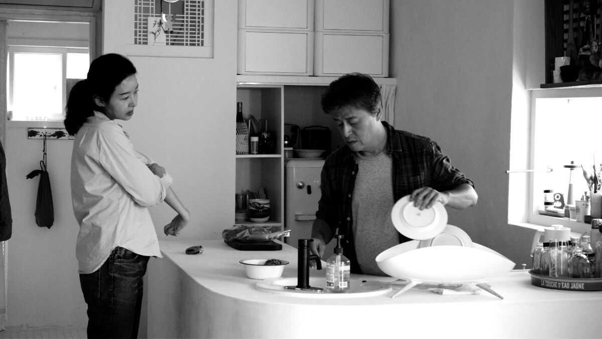 Song Sunmi and Kwon Haehyo in the movie "Walk Up."