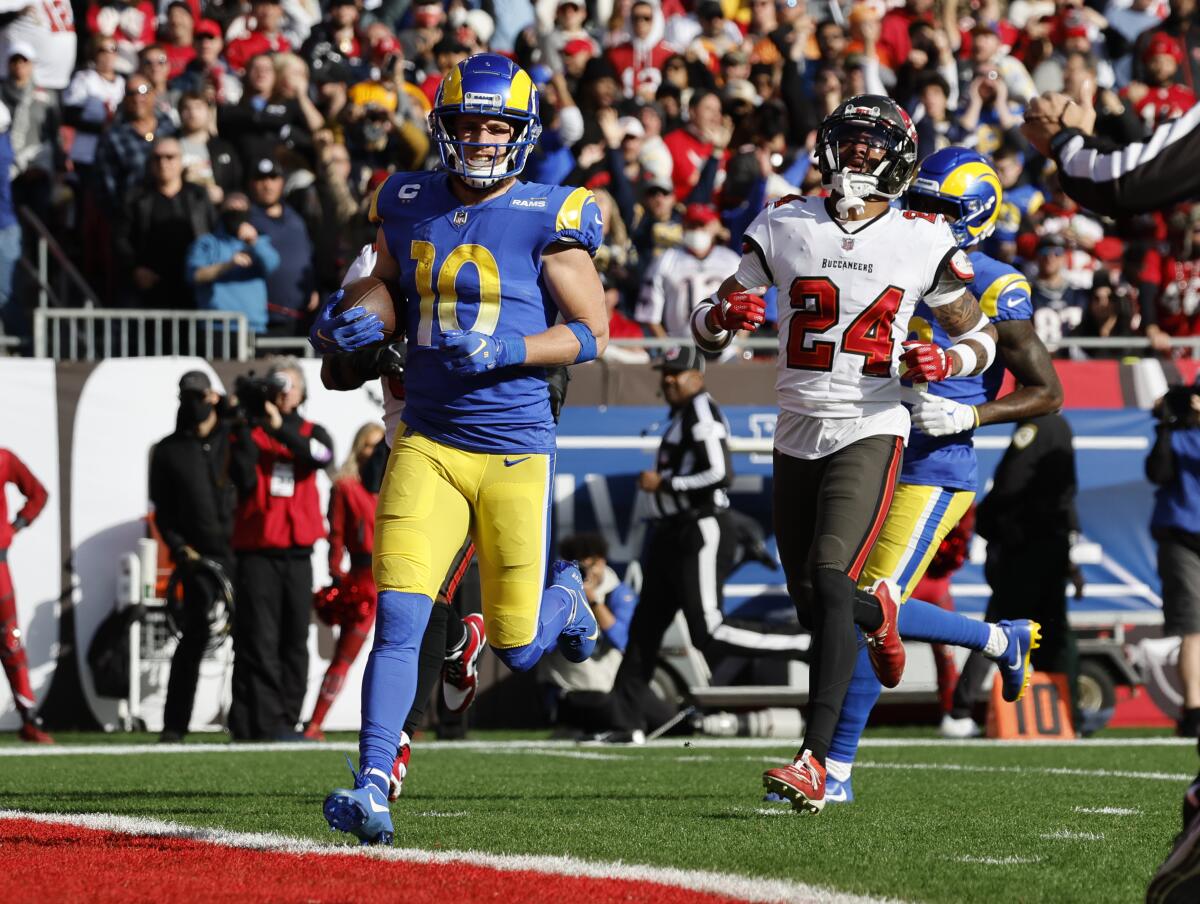 Rams receiver Cooper Kupp (10) scores easily after a catch past  Buccaneers corner Carlton Davis (24) in the first half.