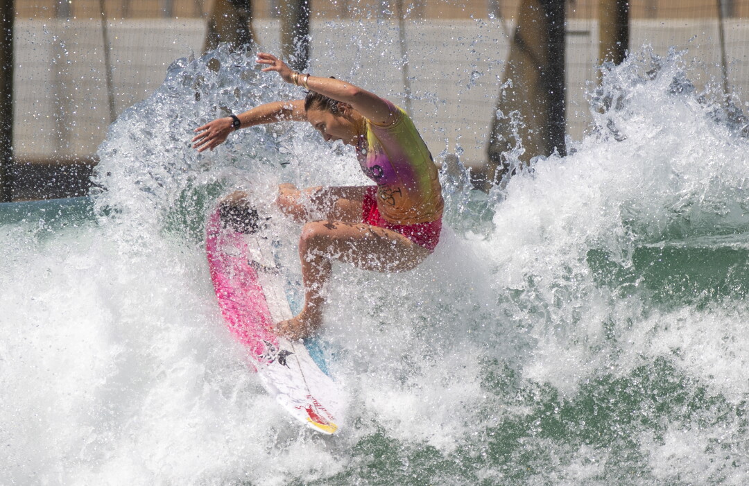 Carissa Moore fait une pause nette sur une vague