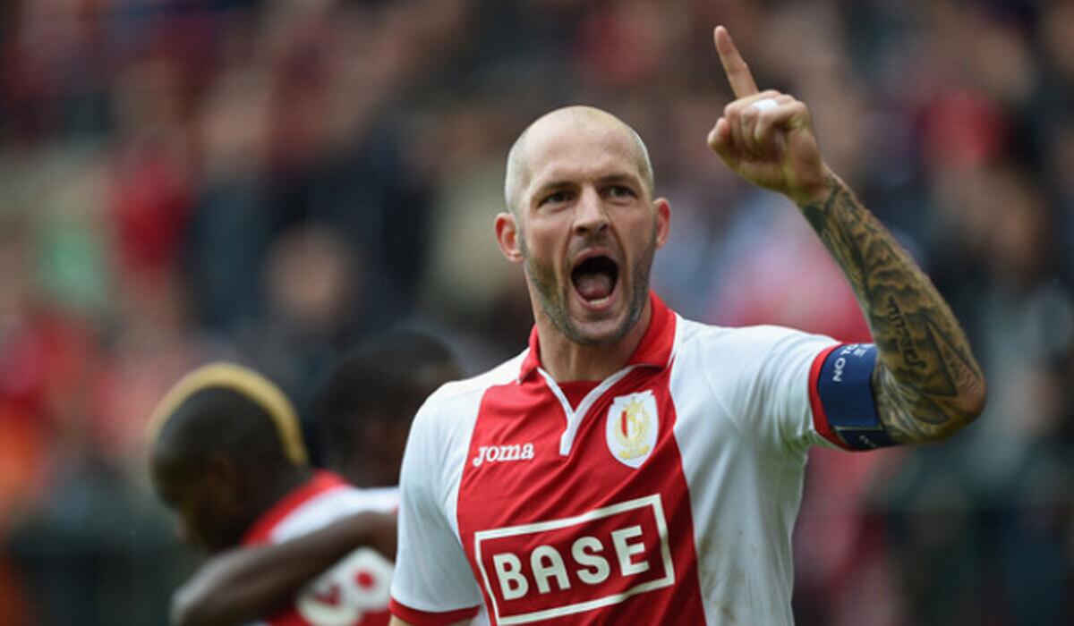 Standard's Jelle Van Damme controls the ball during the Jupiler