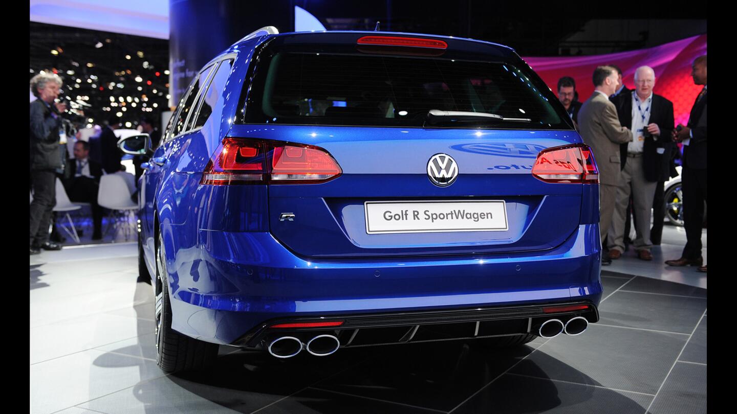 Volkswagen Golf R SportWagen
