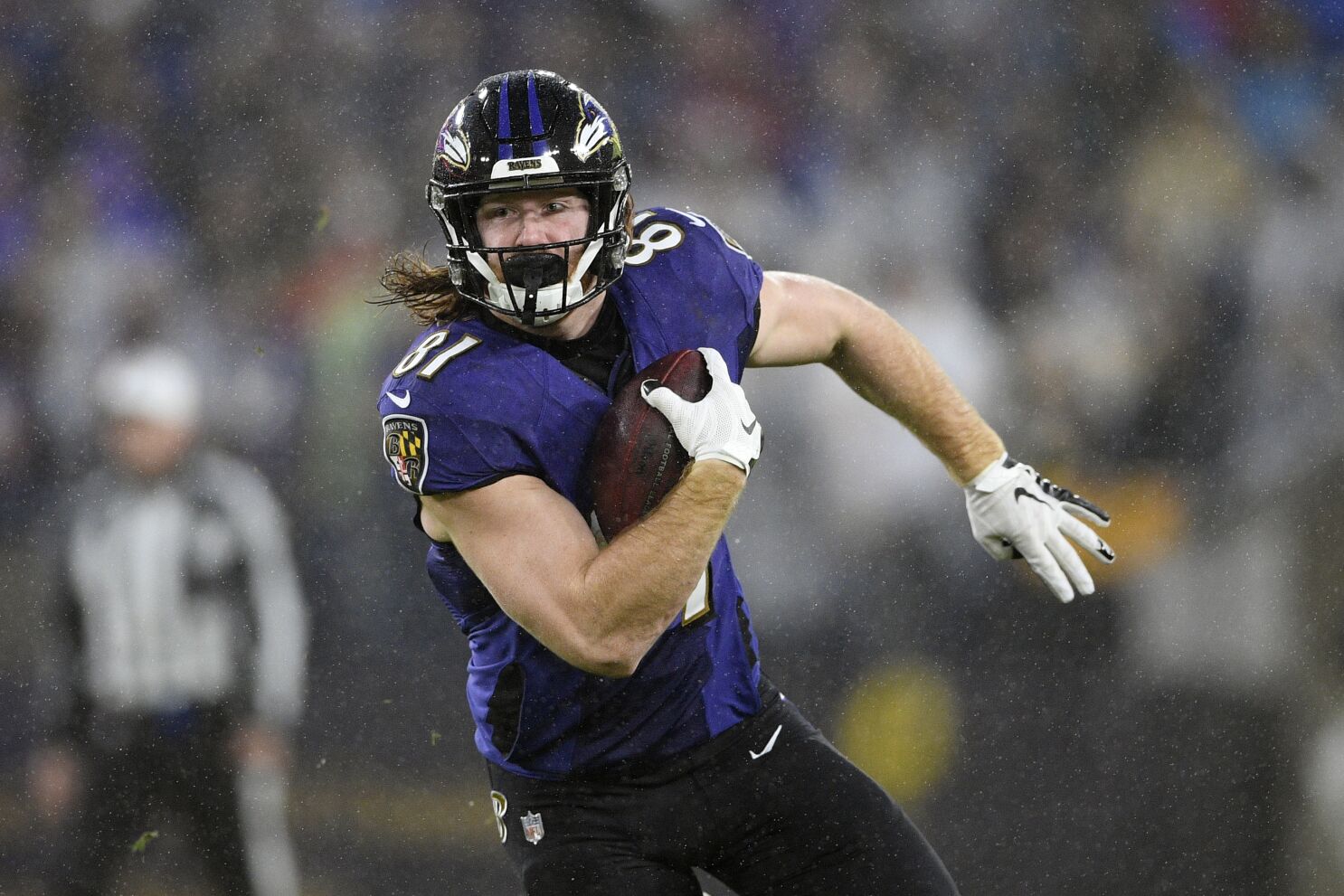 Atlanta Falcons tight end Hayden Hurst (81) runs against the