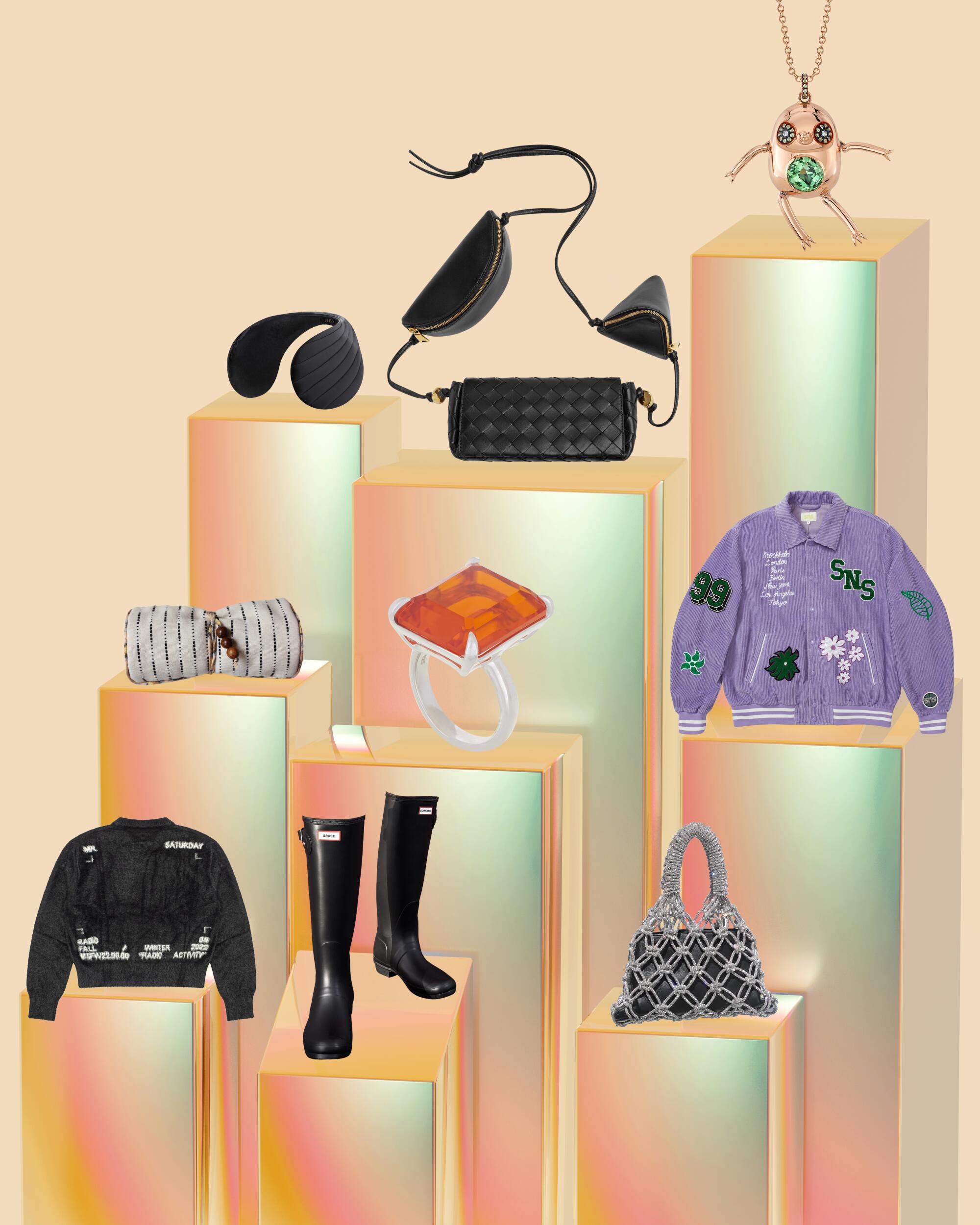 3D gold gradient columns with gift guide products on top of each one