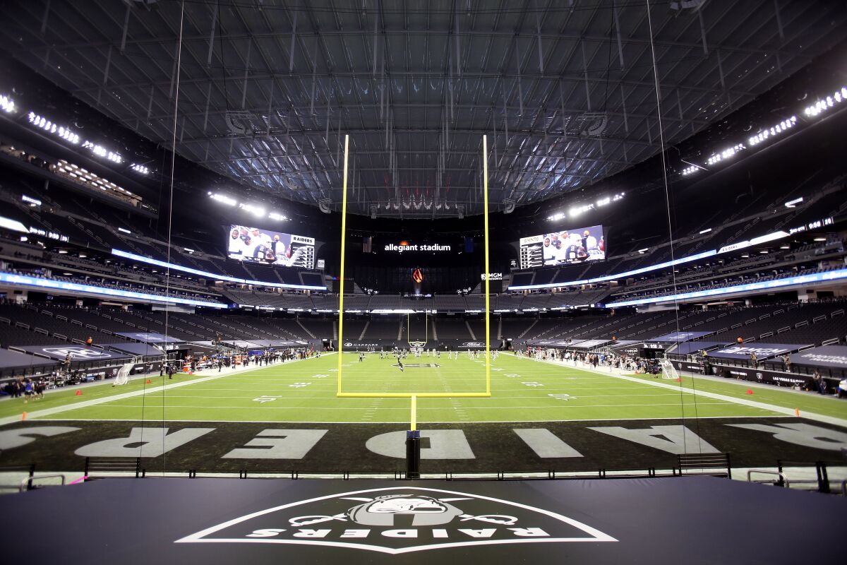 Las Vegas Raiders play against the New Orleans Saints.