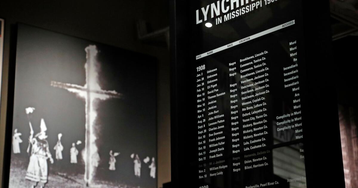 Le ministère de la Sécurité publique du Mississippi découvre des souvenirs rares du KKK dans l’un de ses bureaux