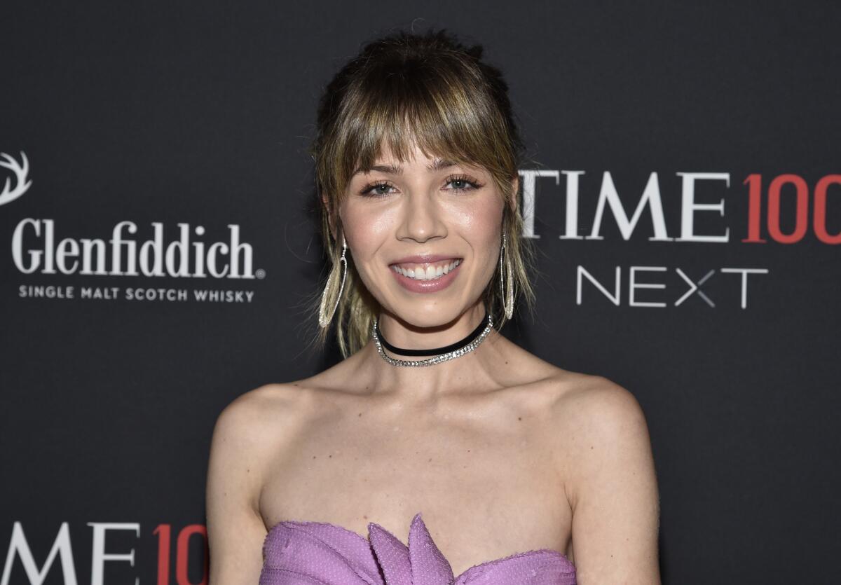 Jennette McCurdy says her mom showered her until she was 18 - Los Angeles  Times