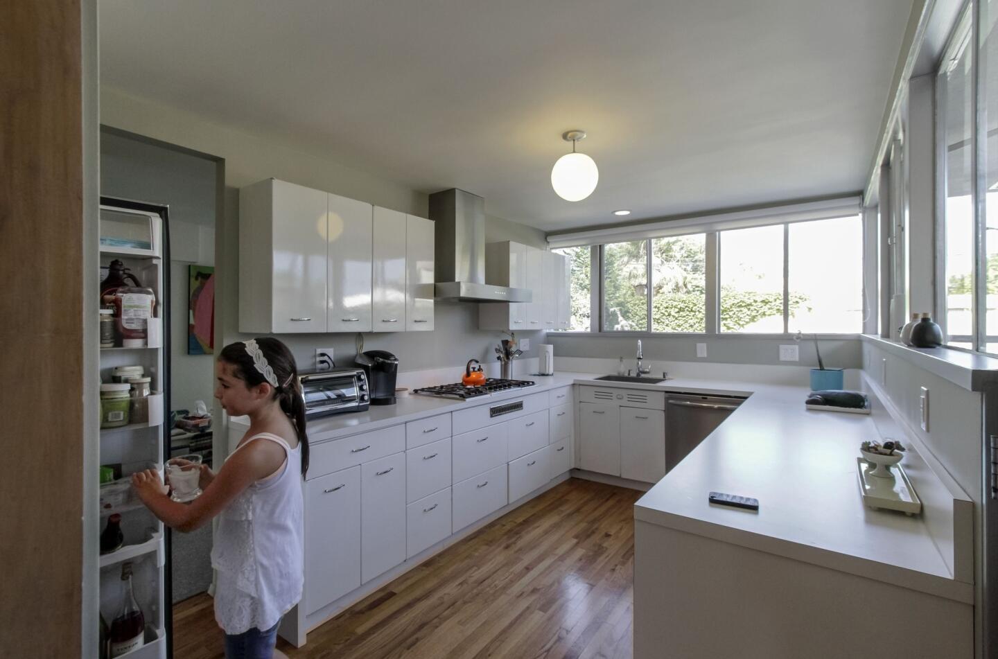 Raphael Soriano renovation: the kitchen