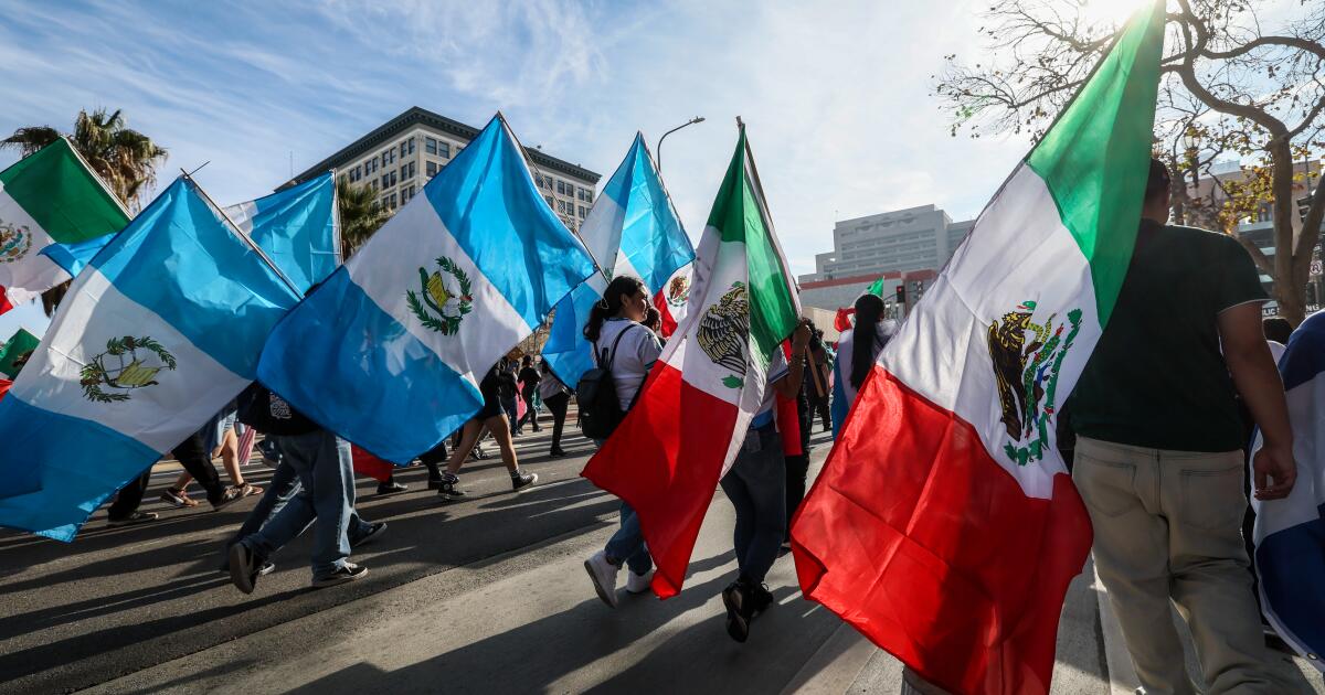 Why waving the Mexican flag at immigration rallies isn't wrong ...