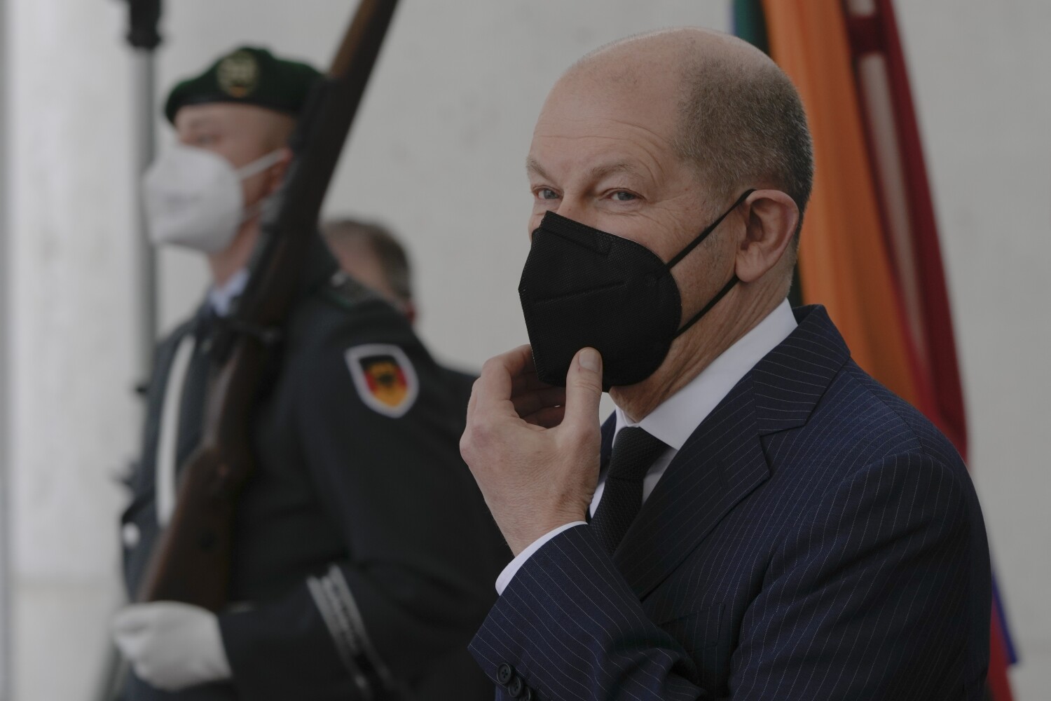 U.S. and European allies bar Russian banks from crucial SWIFT banking network thumbnail