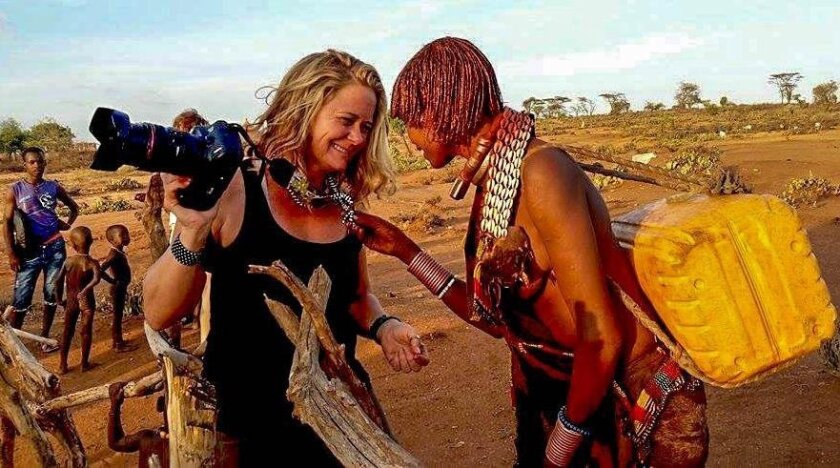 La Jolla photographer Biana Gallo chats with an Ethiopian woman.
