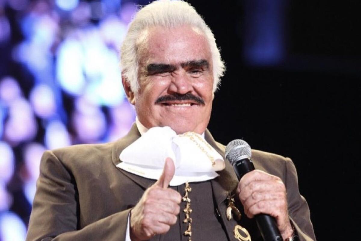 El cantante Vicente Fernández falleció este domingo a las 6:15 horas a la edad de 81 años.