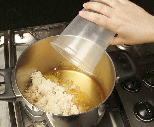 In a 4-quart (or larger) stainless steel pot, combine the vinegar and sugar.