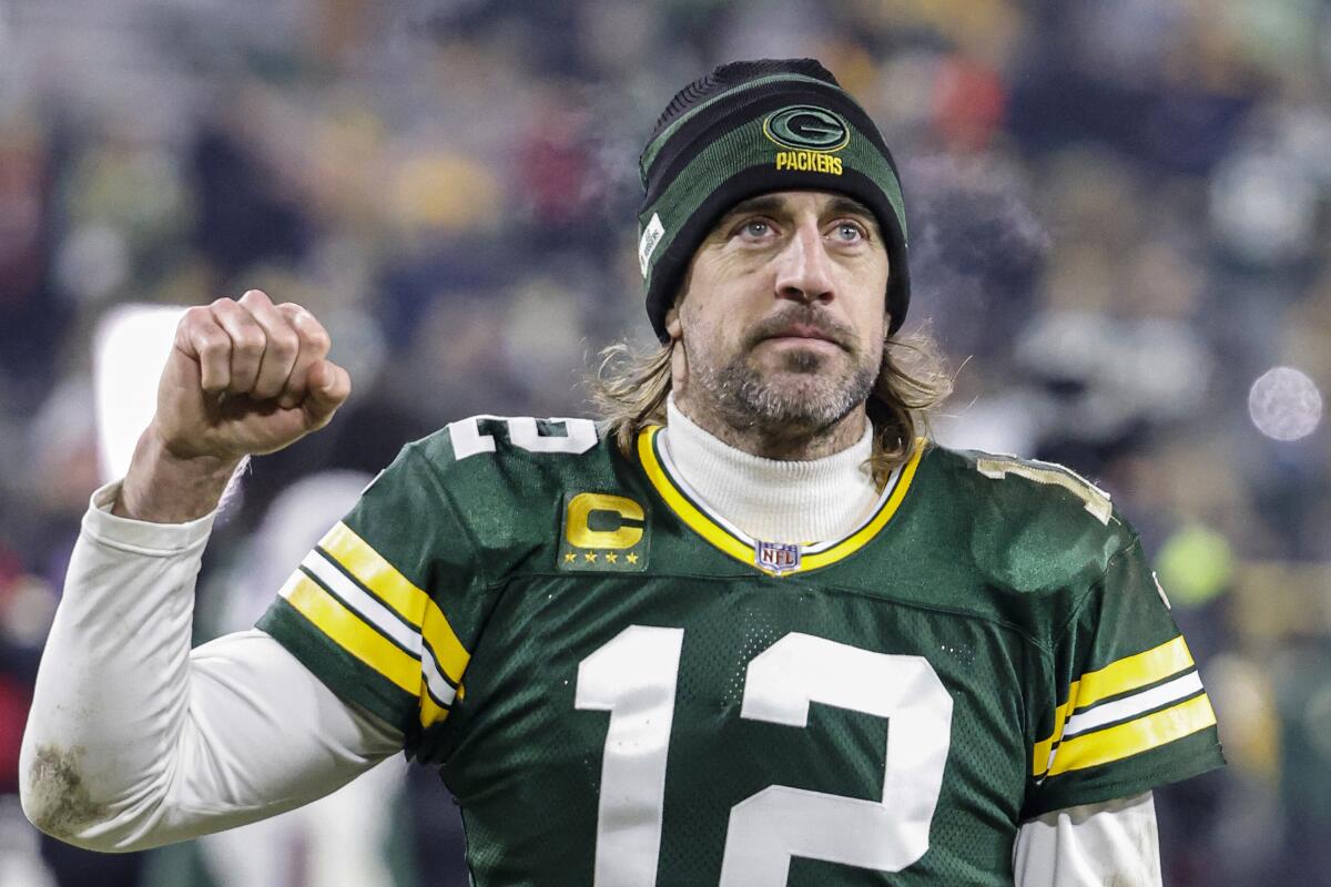 Update: Aaron Rodgers describes his body as being stripped after joining the Steelers for a while, From the fresh, confident image of "Green Bay Aaron" to the tired, exhausted face of "Pittsburgh Aaron", from food to transportation and climate, everything has changed, the player added - "I feel like I've been transformed into a new person and..." vannguyen
