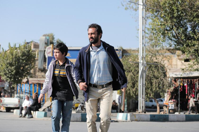 A man and a boy cross a street in the movie "A Hero"