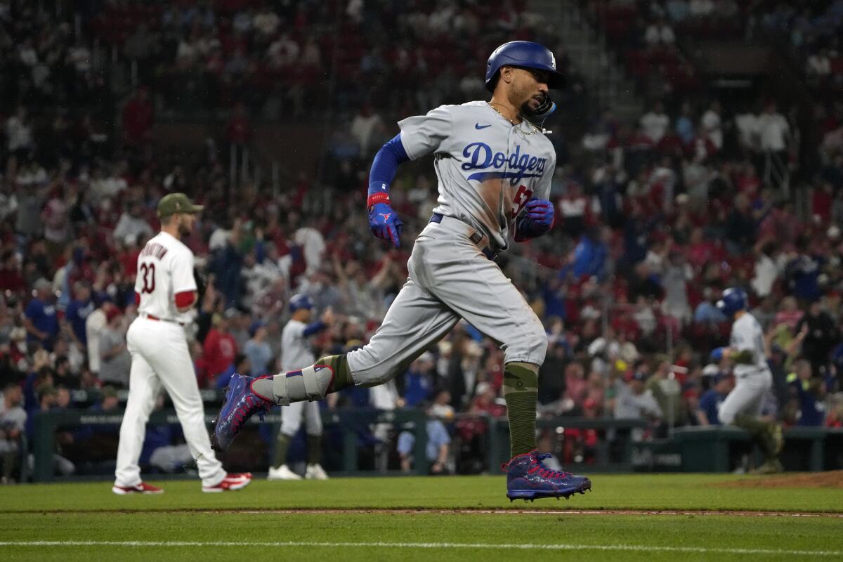 Chris Taylor 3-run HR caps comeback, Los Angeles Dodgers top