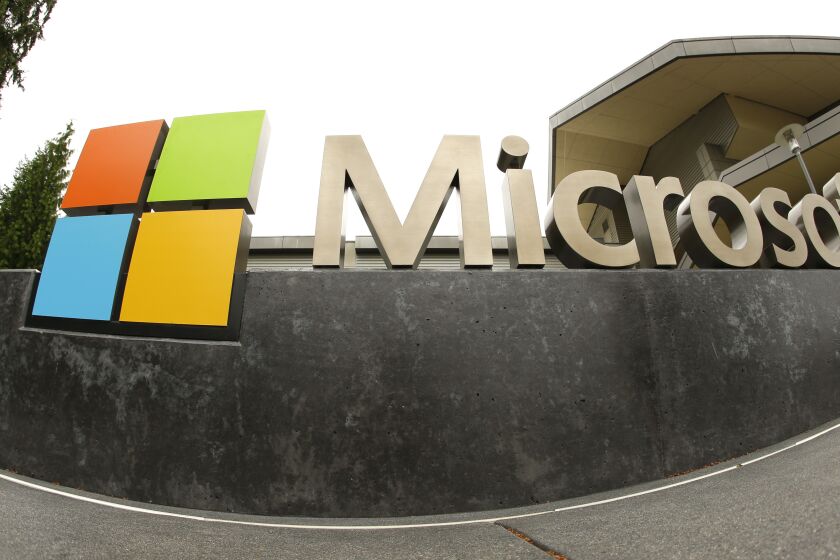 ARCHIVO - La foto de archivo del 3 de julio de 2014 muestra el logo de Microsoft Corp. en Redmond, Washington. (AP Foto Ted S. Warren, File)