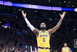 LeBron James breaks NBA combined points mark, but Lakers fall - Los Angeles  Times