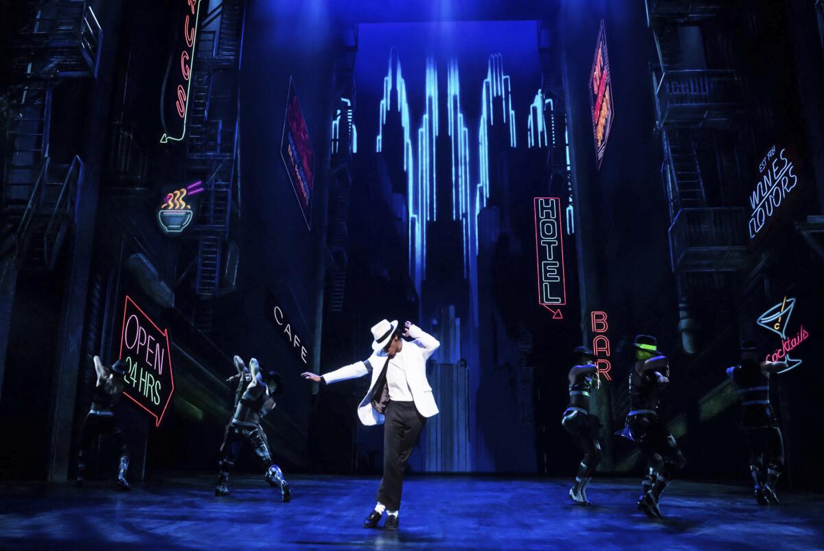 ARCHIVO - En esta imagen difundida por O&M, Myles Frost como Michael Jackson 