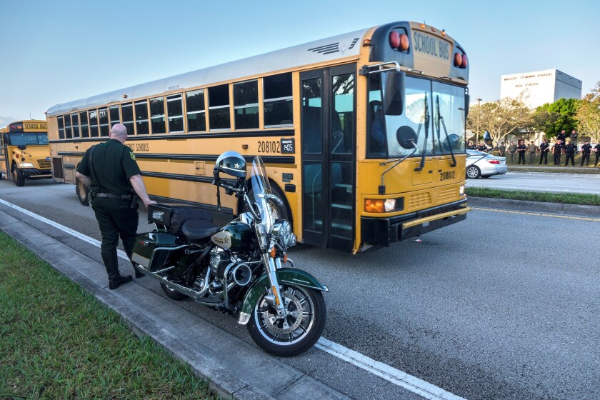 Acusan de intento asesinato a alumno que disparó a otro en colegio de Florida
