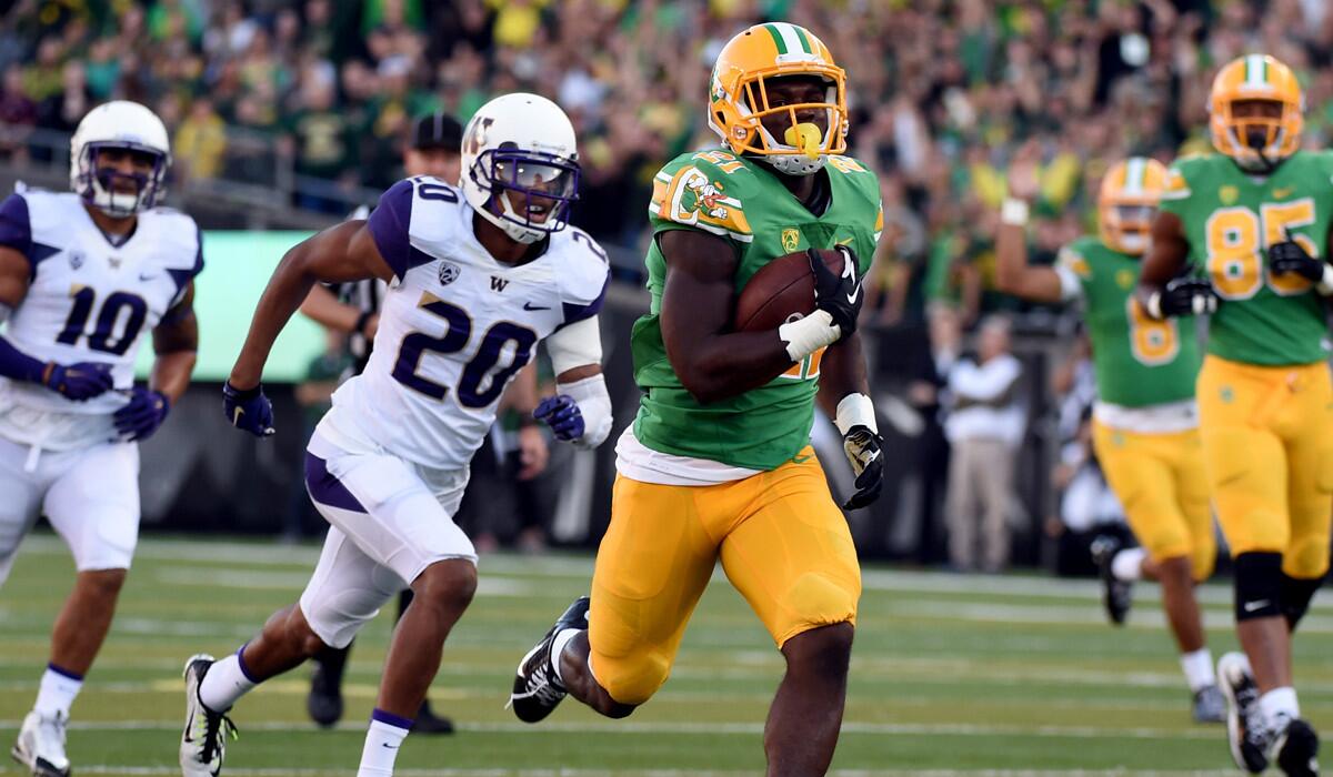 Oregon running back Royce Freeman breaks into the clear on a touchdown run against Washington in the first quarter Saturday.