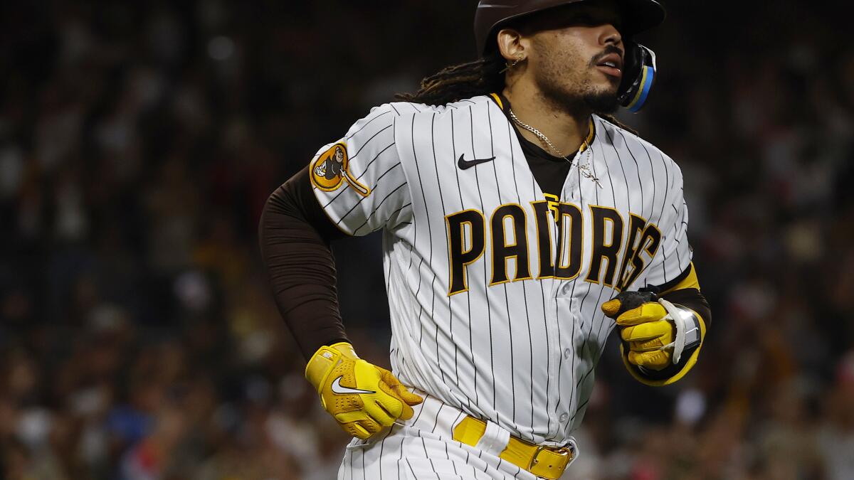 Padres edge Rockies, riding three-game winning streak