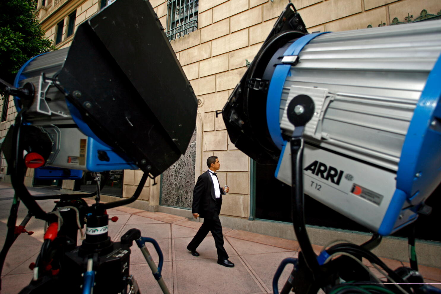 Film and TV shoots in L.A. continue to drop despite state tax credit Film and TV shoots in L.A. continue to drop despite state tax credit