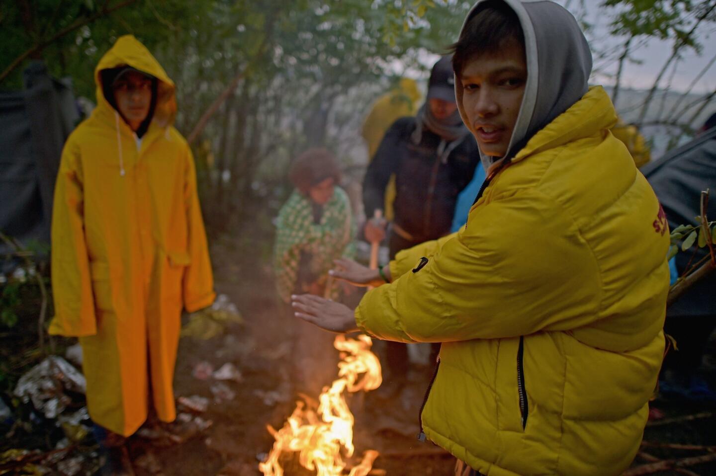 Thousands of migrants flood into Slovenia