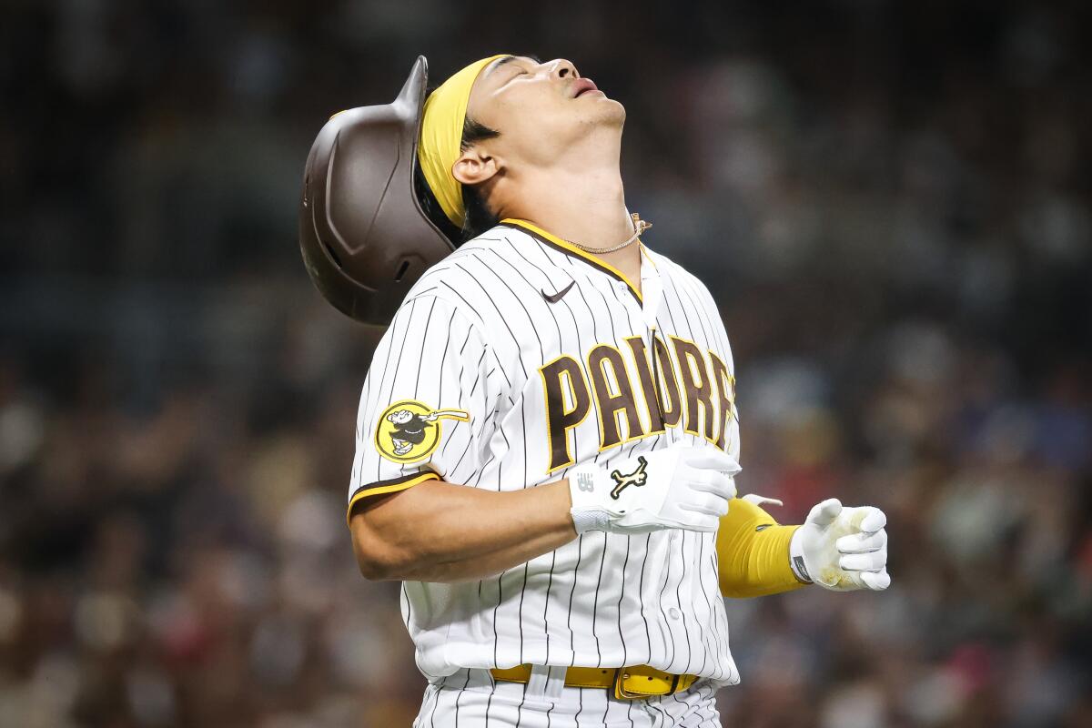 Padres go up big, hold on against Diamondbacks to win series opener, National Sports