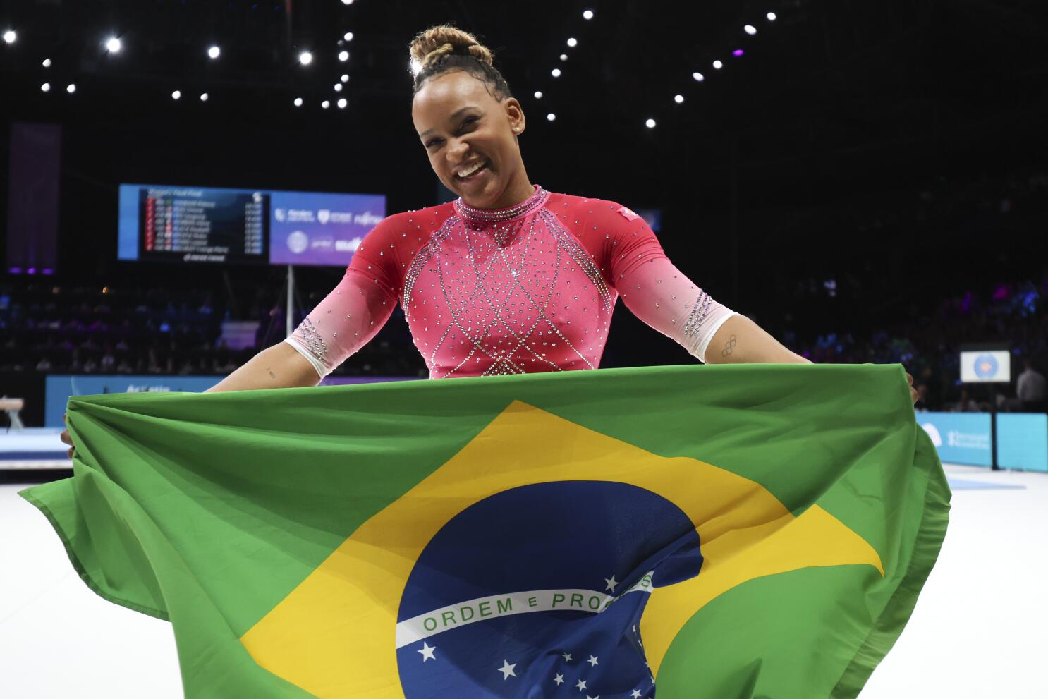 Brazilian gymnast Rebeca Andrade is world champion - 04/11/2022 - Sports -  Folha