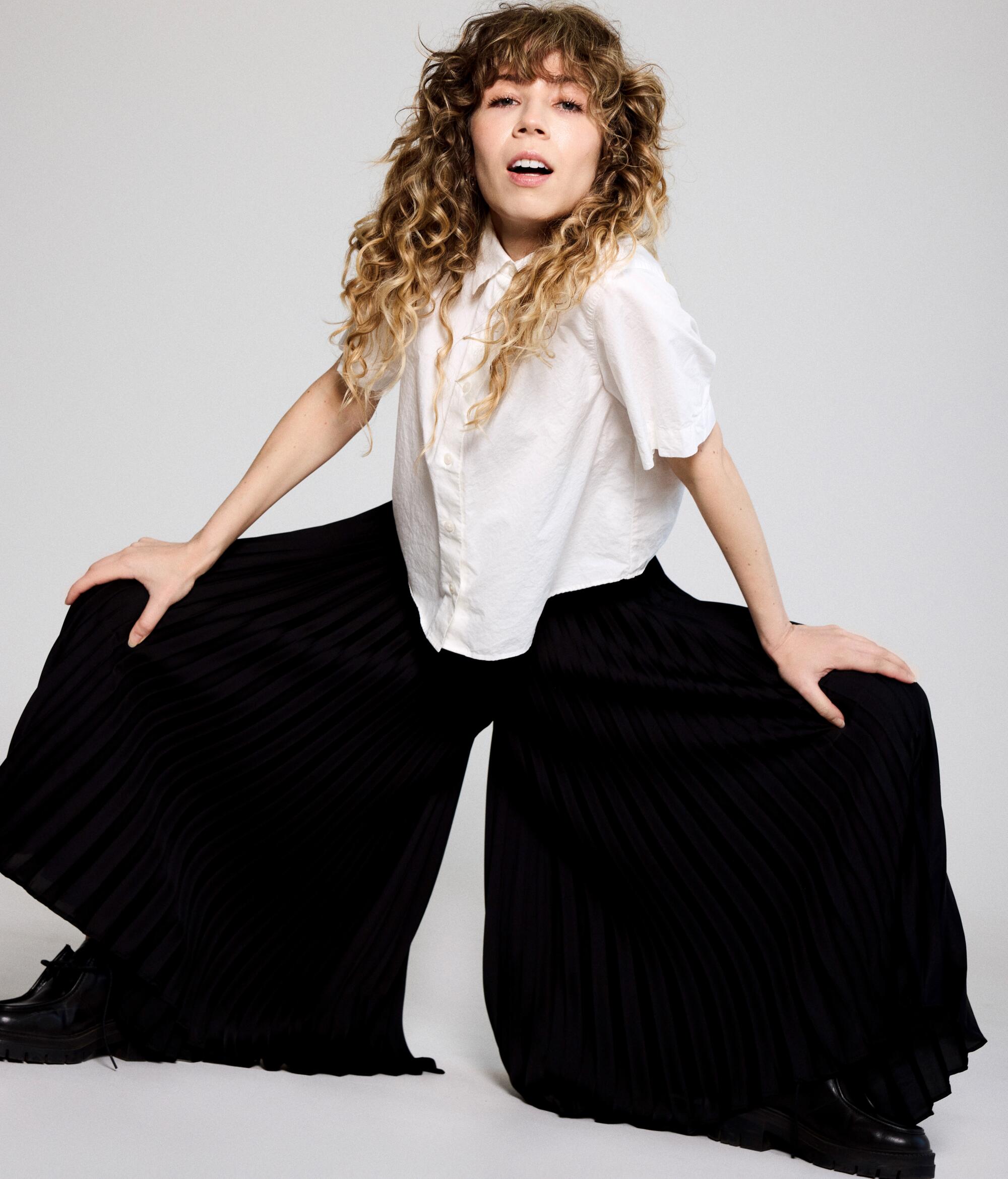 Penulis Janet McCurdy.