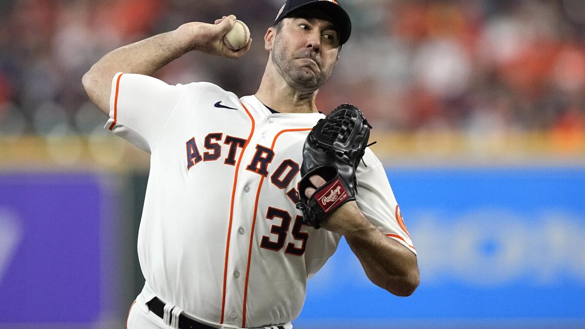 Justin Verlander and Detroit Tigers agree on a new contract that makes the  2011 AL MVP and Cy Young winner baseball's highest paid pitcher – New York  Daily News