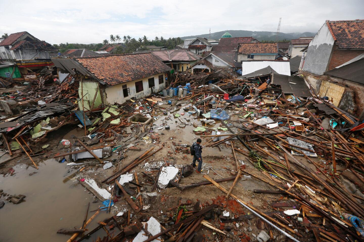 Death toll continues to rise following tsunami in Indonesia