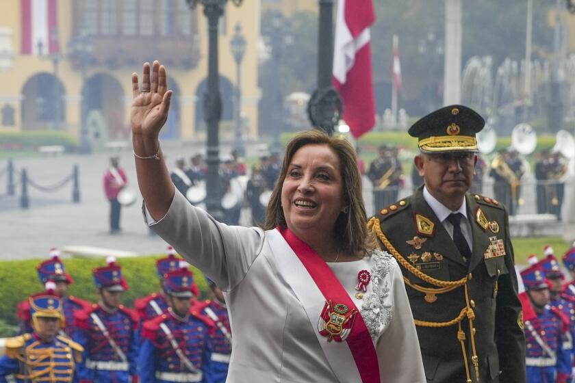 La presidenta peruana, Dina Boluarte, llega a la Catedral 