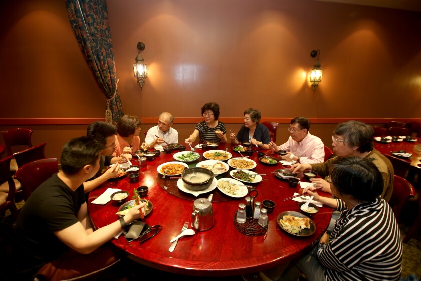 A gathering 'round the table for lunch at Mas' Chinese Islamic Restaurant.