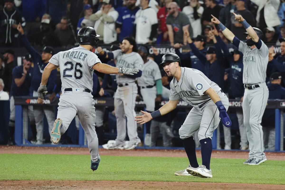 MLB playoffs: Mariners, Guardians and Phillies all advance - Los