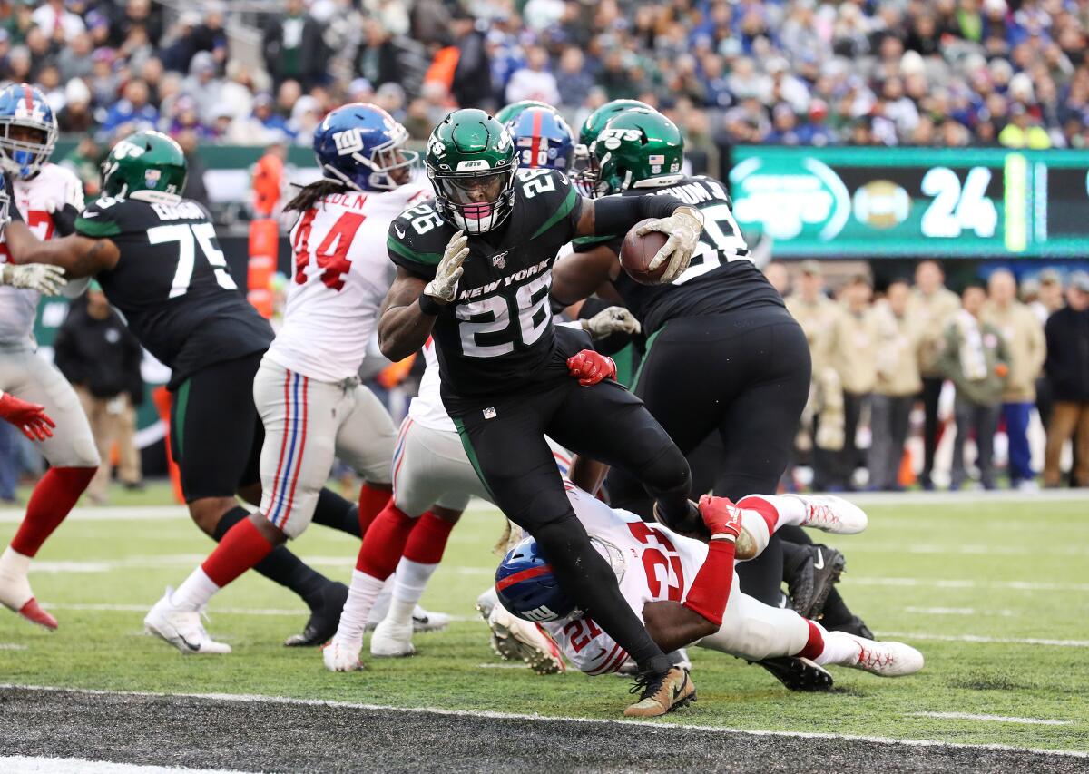 New York Jets running back Le'Veon Bell runs for a touchdown against the New York Giants.