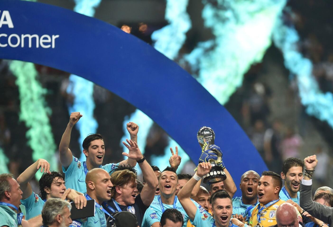 Pachuca's footballers celebrate with the trophy after defeating Monterrey during their Mexican Clausura 2016 Tournament final football match at the BBVA stadium on May 29, 2016, in Monterrey, Mexico. / AFP PHOTO / YURI CORTEZYURI CORTEZ/AFP/Getty Images ** OUTS - ELSENT, FPG, CM - OUTS * NM, PH, VA if sourced by CT, LA or MoD **